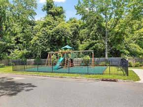 16 Sheffield Hill, Woodbury NY 11797