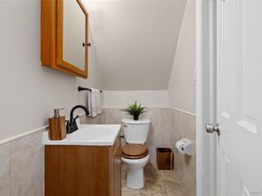 19 Teneyck Avenue, Valley Stream NY 11580
