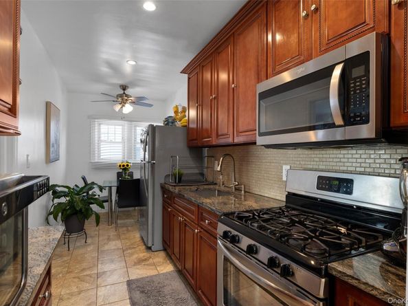 19 Teneyck Avenue, Valley Stream NY 11580