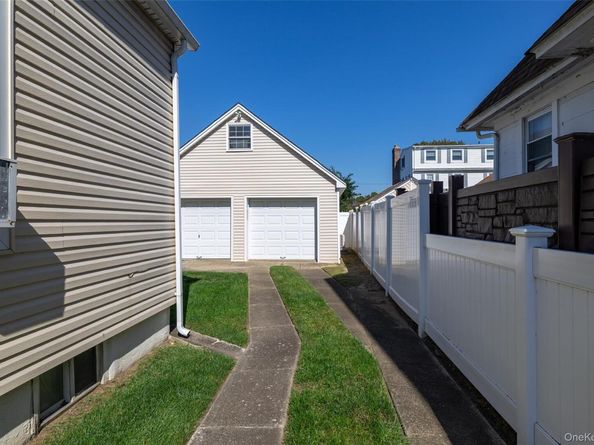 19 Teneyck Avenue, Valley Stream NY 11580