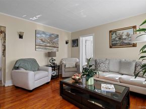 19 Teneyck Avenue, Valley Stream NY 11580