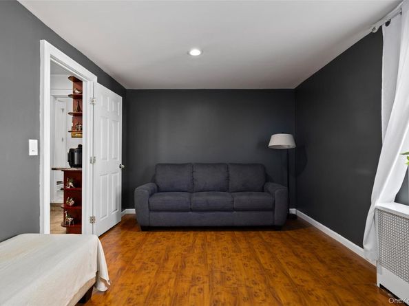 19 Teneyck Avenue, Valley Stream NY 11580