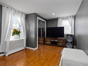 19 Teneyck Avenue, Valley Stream NY 11580