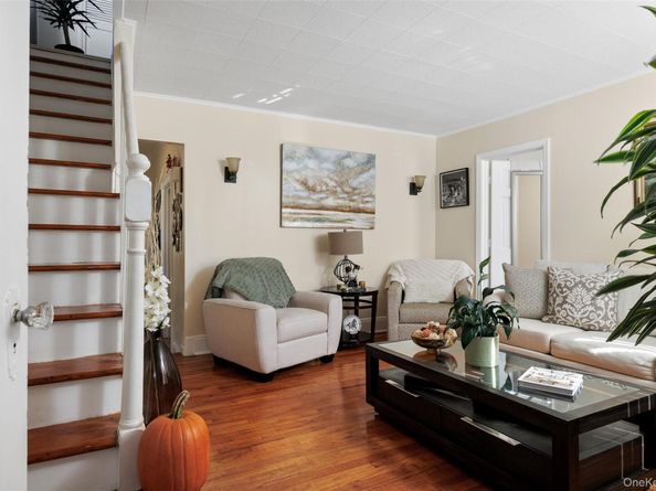 19 Teneyck Avenue, Valley Stream NY 11580