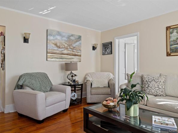 19 Teneyck Avenue, Valley Stream NY 11580