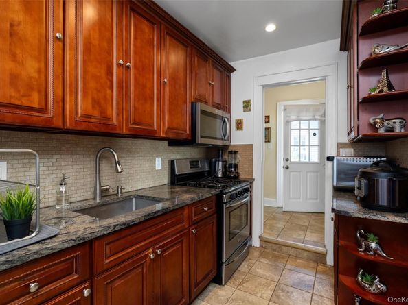 19 Teneyck Avenue, Valley Stream NY 11580