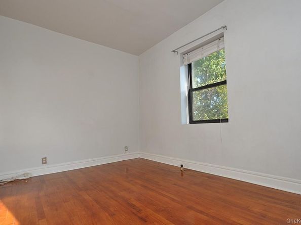 120 Stonelea Place 3M, New Rochelle NY 10801