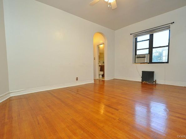 120 Stonelea Place 3M, New Rochelle NY 10801