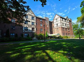 120 Stonelea Place 3M, New Rochelle NY 10801