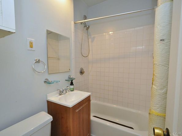 120 Stonelea Place 3M, New Rochelle NY 10801
