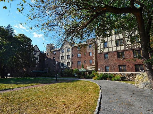 120 Stonelea Place 3M, New Rochelle NY 10801
