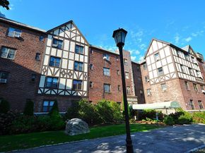 120 Stonelea Place 3M, New Rochelle NY 10801