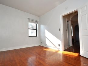 120 Stonelea Place 3M, New Rochelle NY 10801