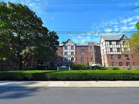 120 Stonelea Place 3M, New Rochelle NY 10801