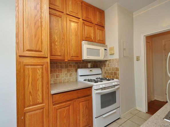 120 Stonelea Place 3M, New Rochelle NY 10801
