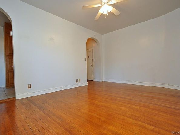 120 Stonelea Place 3M, New Rochelle NY 10801