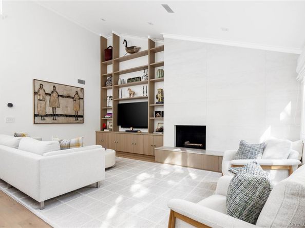 514 Pantigo Road 16, East Hampton NY 11937