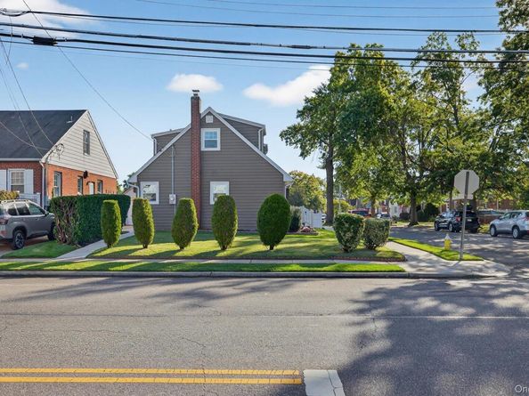 1098 Russell Street, Franklin Square NY 11010