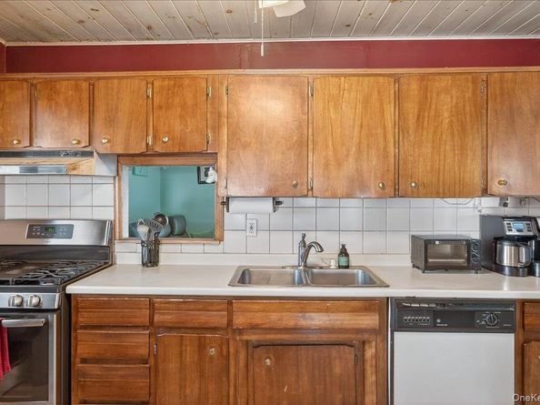 149 Avenue C, Holbrook NY 11741