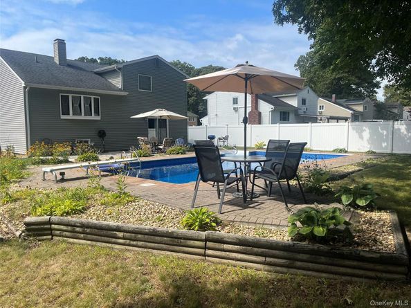 149 Avenue C, Holbrook NY 11741