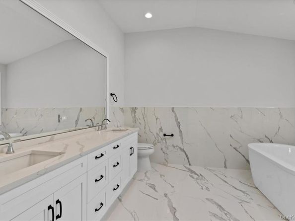 17 Hannington Avenue, Wantagh NY 11793