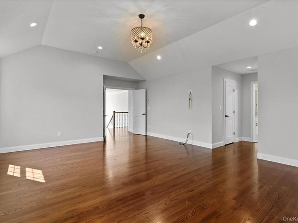 17 Hannington Avenue, Wantagh NY 11793