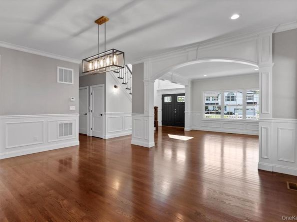 17 Hannington Avenue, Wantagh NY 11793