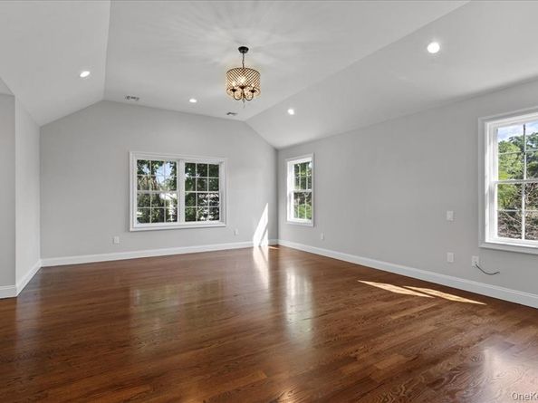 17 Hannington Avenue, Wantagh NY 11793