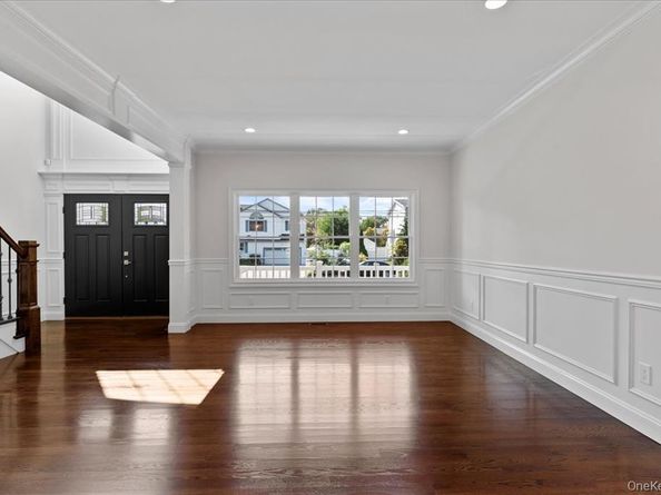 17 Hannington Avenue, Wantagh NY 11793