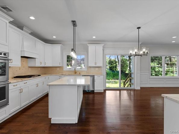 17 Hannington Avenue, Wantagh NY 11793