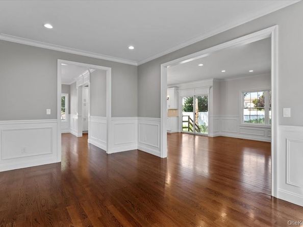 17 Hannington Avenue, Wantagh NY 11793