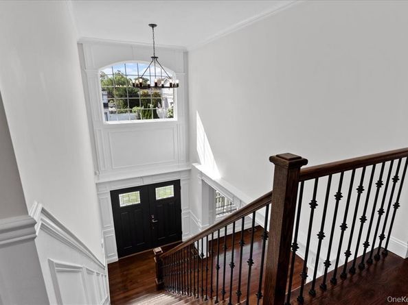 17 Hannington Avenue, Wantagh NY 11793