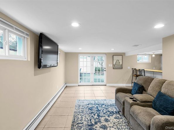 300 Center Bay Drive, West Islip NY 11795