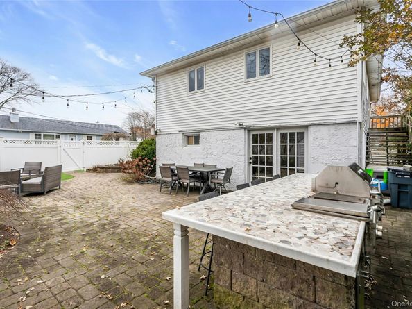 300 Center Bay Drive, West Islip NY 11795