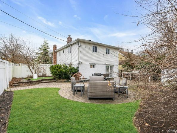 300 Center Bay Drive, West Islip NY 11795