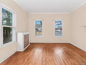 90 Meucci Avenue, Copiague NY 11726