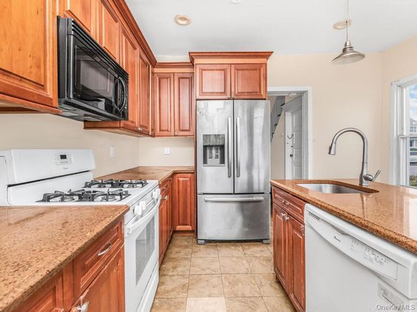 90 Meucci Avenue, Copiague NY 11726