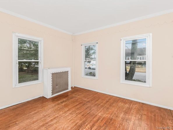 90 Meucci Avenue, Copiague NY 11726