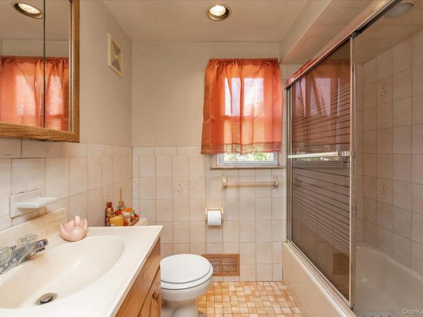 147 Ruxton Street, Uniondale NY 11553