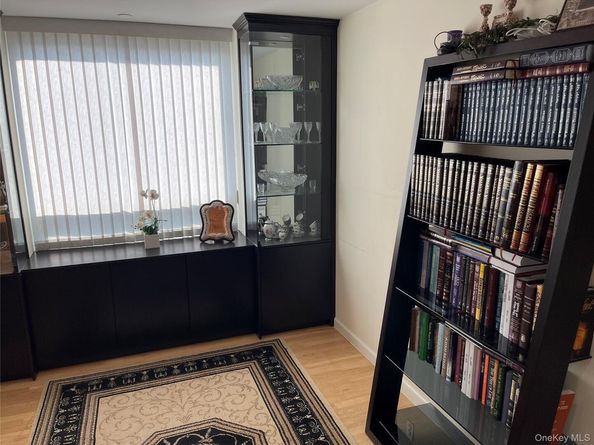 116-24 GROSVENOR Lane 7C, Kew Gardens NY 11415