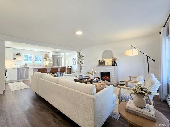 45 Rose Place, Selden NY 11784