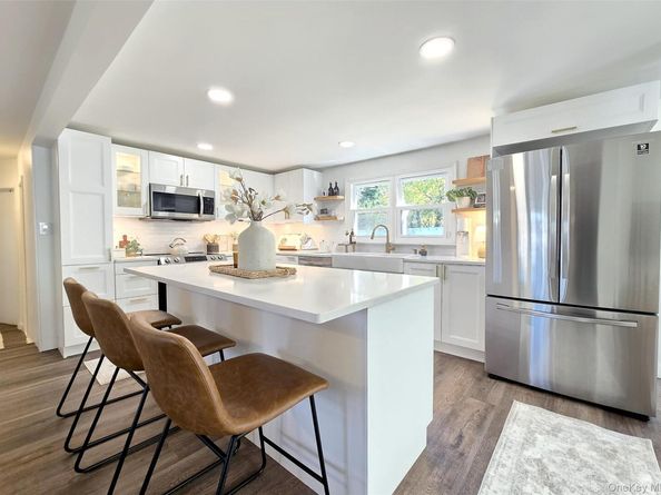 45 Rose Place, Selden NY 11784