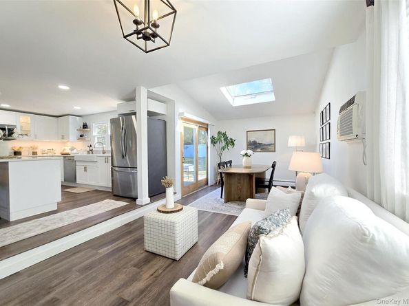 45 Rose Place, Selden NY 11784