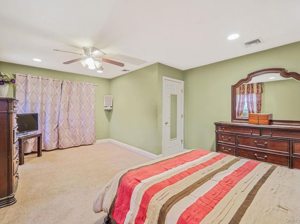 325 W 16th Street, Deer Park NY 11729