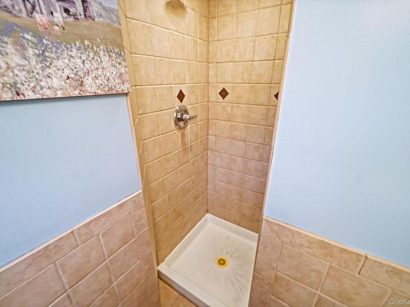 325 W 16th Street, Deer Park NY 11729