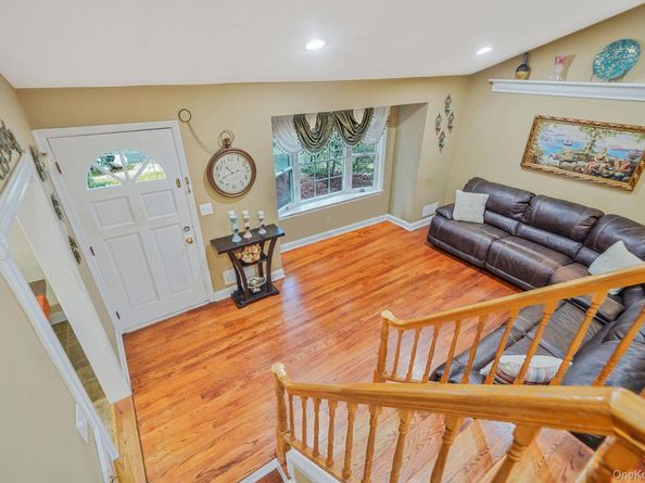 325 W 16th Street, Deer Park NY 11729