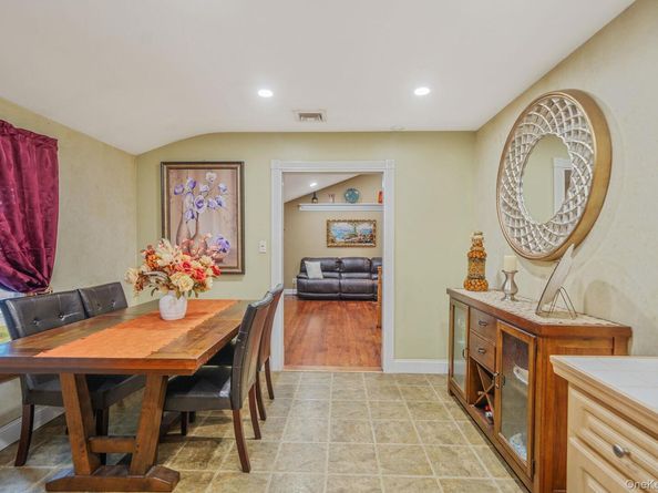 325 W 16th Street, Deer Park NY 11729