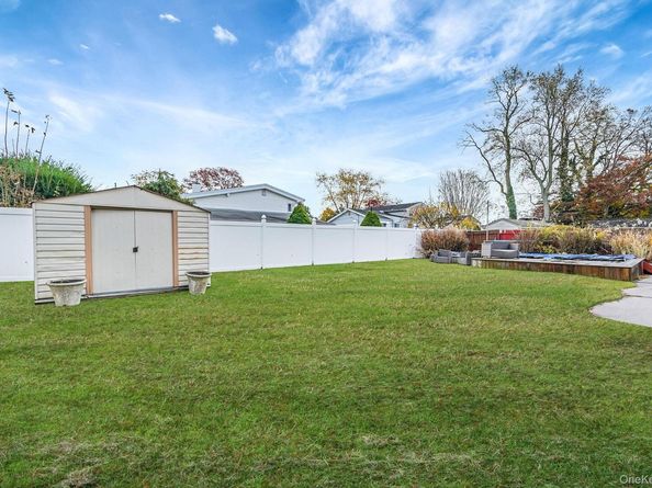 325 W 16th Street, Deer Park NY 11729