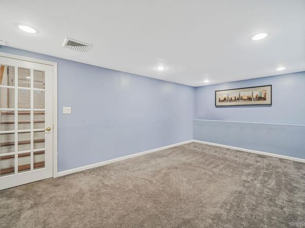 325 W 16th Street, Deer Park NY 11729