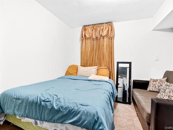 1007 E 215th Street, Bronx NY 10469